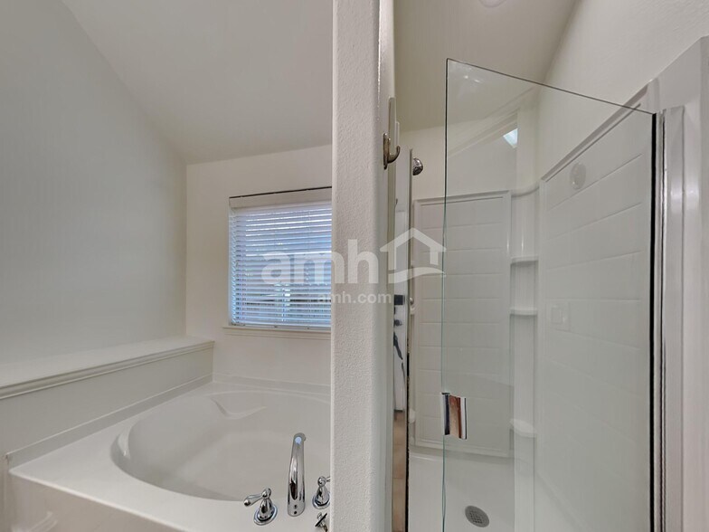 Building Photo - 820 Cheryl St