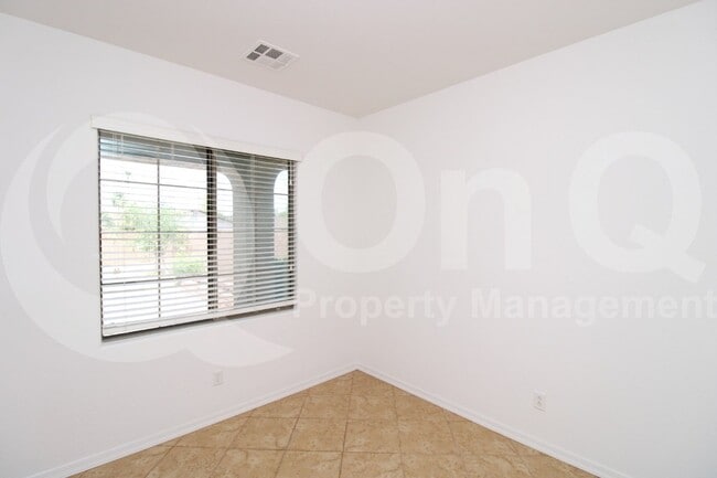 Building Photo - 730 N Robins Way