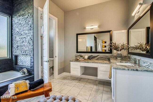 Building Photo - 6716 Rio Haciendas