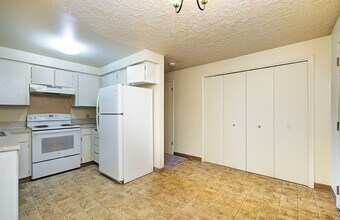 Building Photo - Gladson 3802