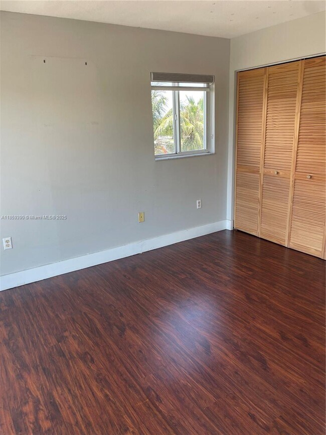 Building Photo - 1475 SW 8th St