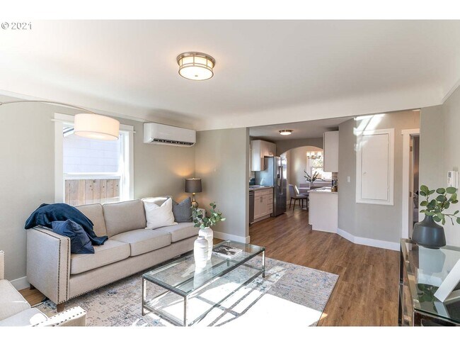 Building Photo - 8111 SE Taylor St