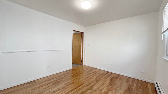 Building Photo - 421 Manila Ave