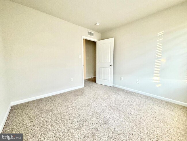 Building Photo - 65 Filbert Dr