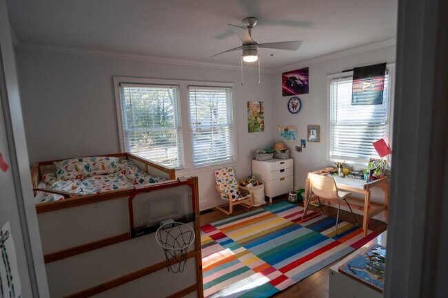 Building Photo - Charming 3 bedroom/ 2 bathroom in Normaltown, Home Close to UGA and Hospitals!