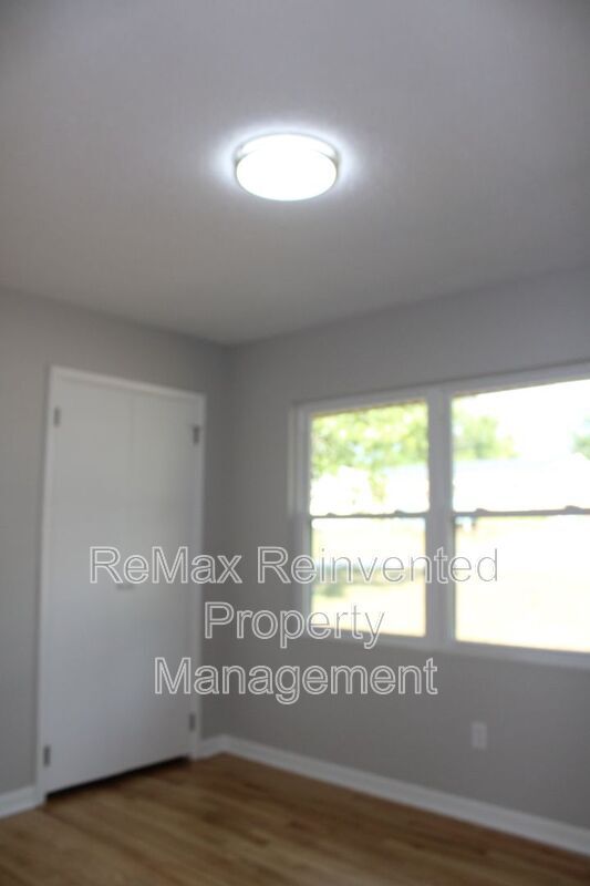 Building Photo - 3332 Hillis Rd