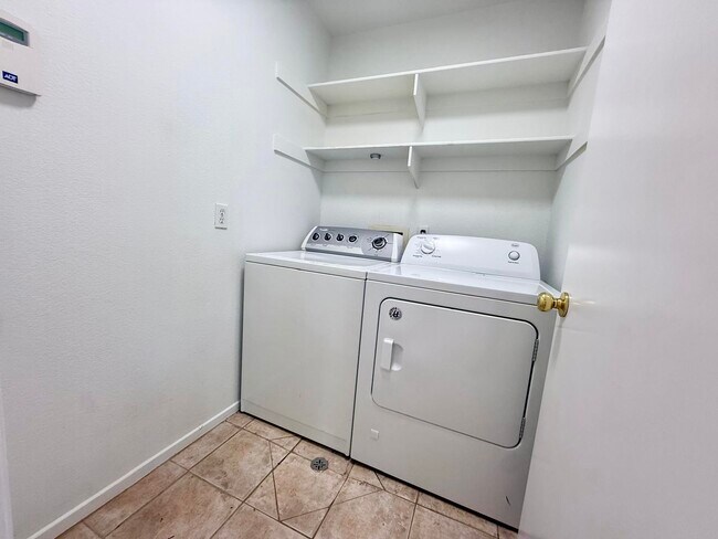 Building Photo - 1304 Thunder Springs Dr