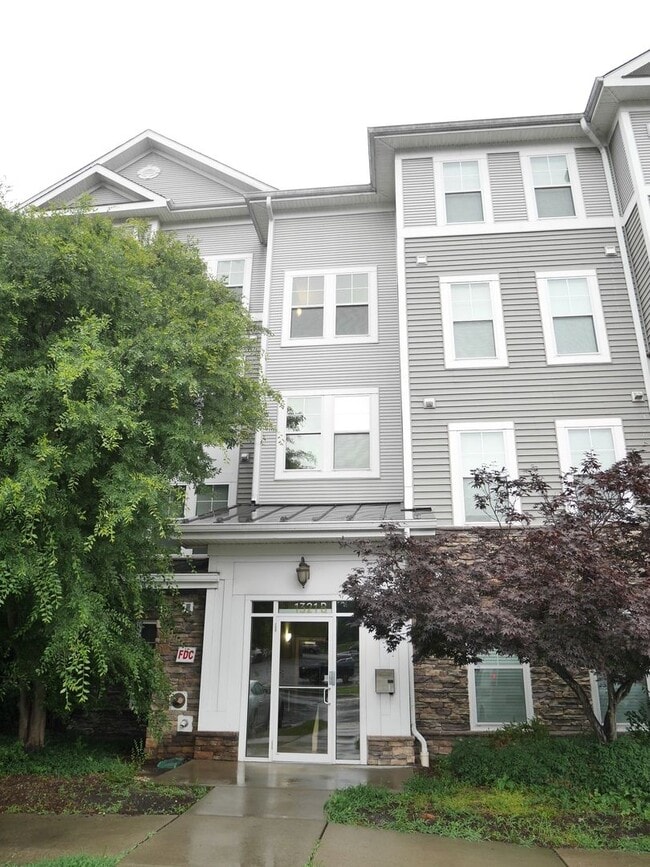 Primary Photo - Spacious 1-Bedroom Condo Close to Everythi...