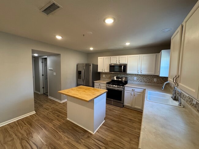 Building Photo - 15031 Tiki Trail