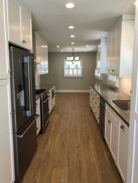 Building Photo - 413 W Acacia Ave