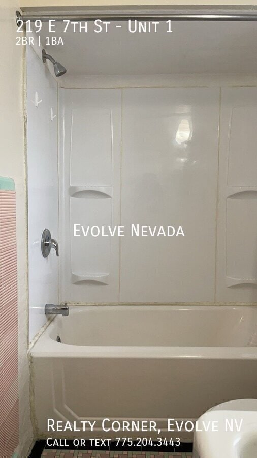 Building Photo - 219 E 7th St