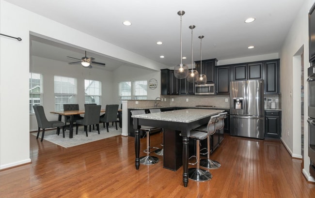 Building Photo - 1113 Long Farm Cir