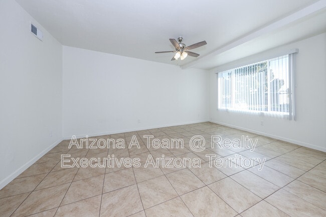 Building Photo - 4020 S Silver Beech Ave