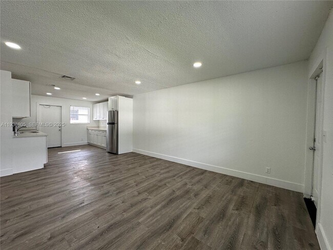 Building Photo - 116 NW 2nd Ave