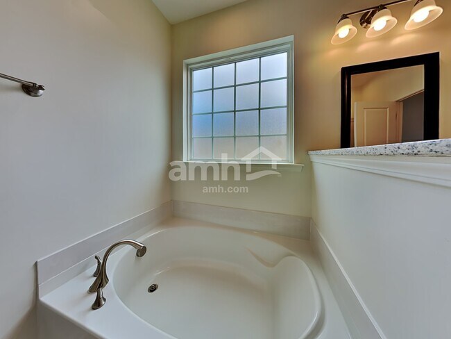 Building Photo - 9684 Spencer Woods Rd