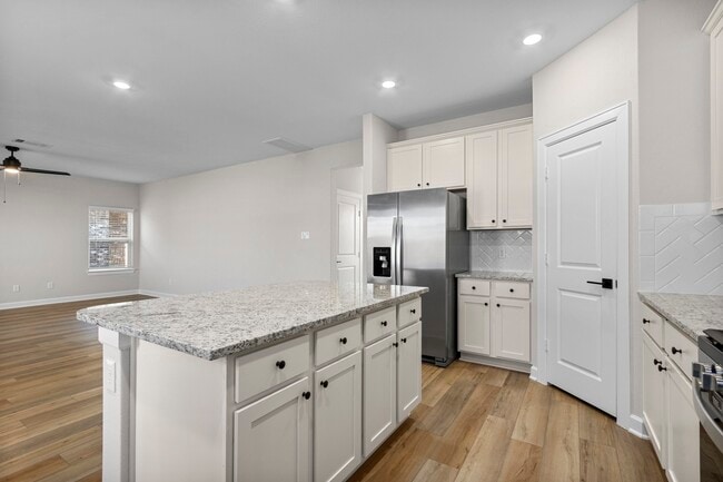Building Photo - 10807 Hickory Ln