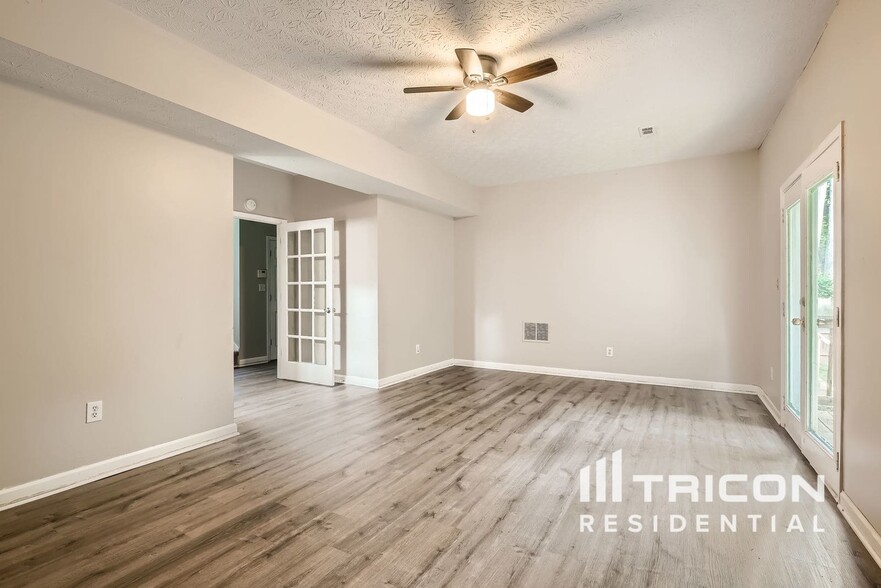 Building Photo - 405 Streamview Ln