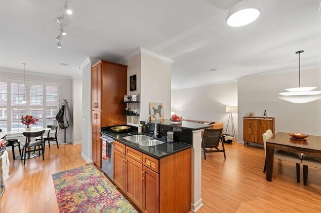 Building Photo - 1008 Portland Ave