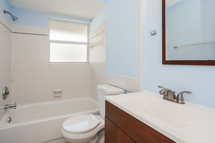 Building Photo - 3834 San Luis Dr