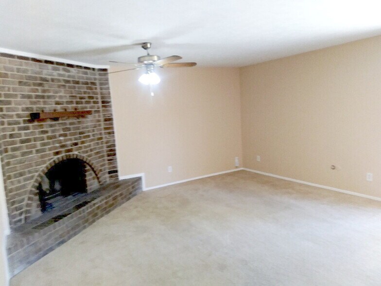 Building Photo - 7129 Harwick Ln