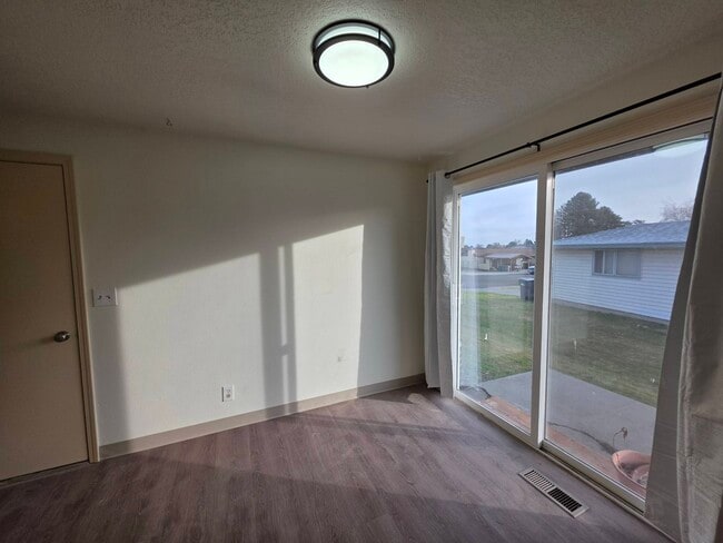 Building Photo - 1607 S Olson St