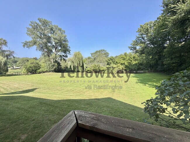 Building Photo - 11121 Indian Woods Dr