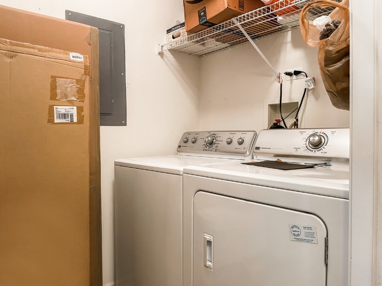 Building Photo - 1160 N Red Oak Cir