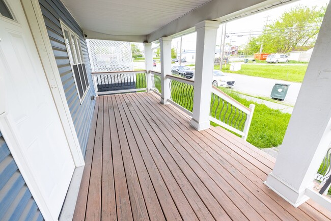 Building Photo - Beautifully Renovated 2-Bedroom Single Fam...