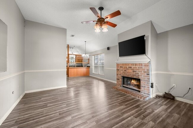 Building Photo - 692 John Henry Dr