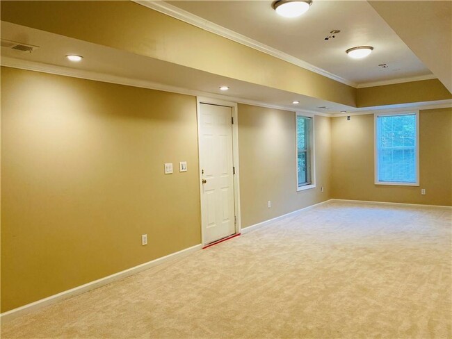 Building Photo - 3400 Palm Cir