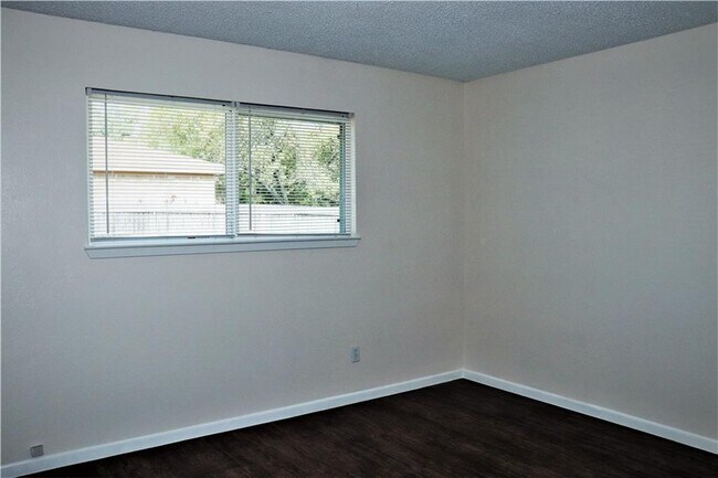 Building Photo - 1214 Leander Rd