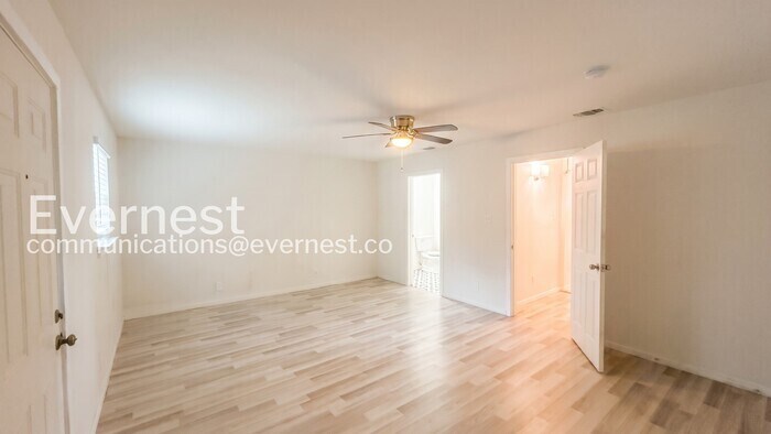 Building Photo - 125 Magendie St