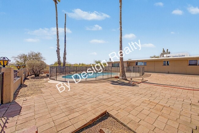 Building Photo - Mid Century Ranch Home on 2+ Acres with Private Pool - Mountain & City Views