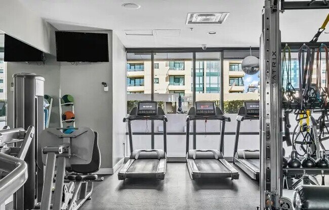 Building Photo - 550 Front St