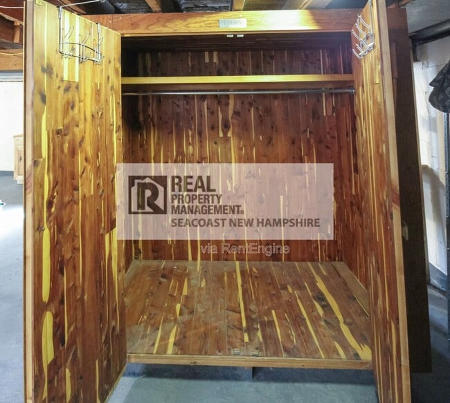 Building Photo - 5 Staples St