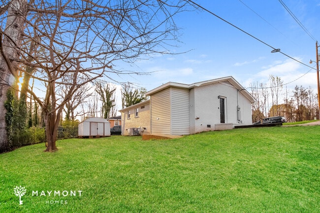 Building Photo - 409 Kenmore Dr