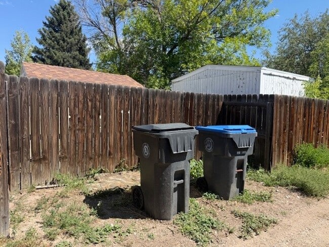 Building Photo - House For Lease