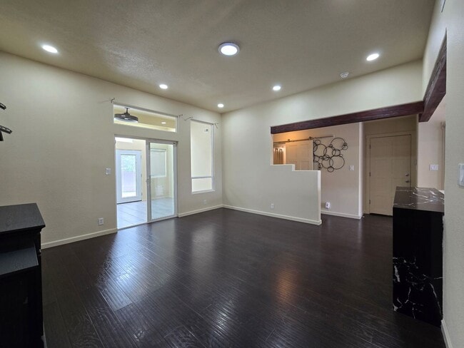 Building Photo - 7250 Via Verde