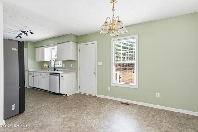 Building Photo - 558 Wiregrass Rd