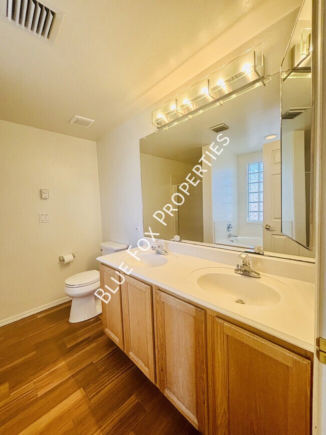 Building Photo - 10451 N Calle Verano Seco