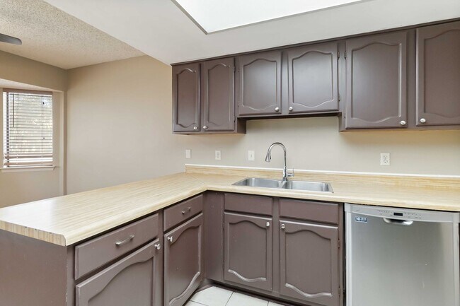 Building Photo - Charming 3-Bedroom Home Available for Rent!