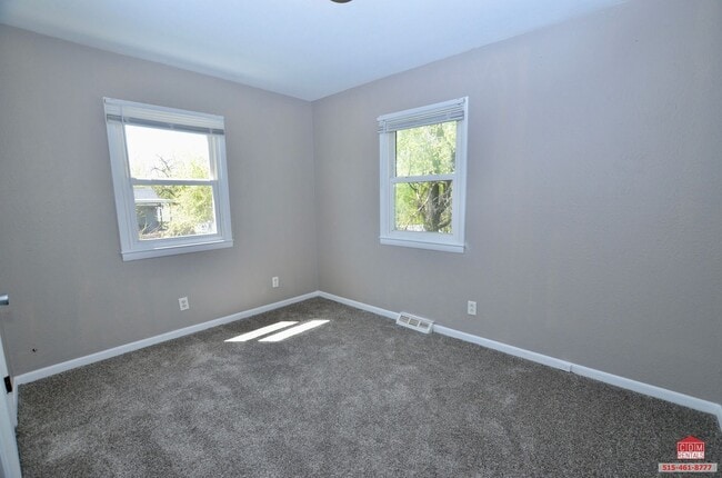 Building Photo - Great Duplex!