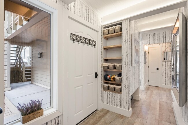 Building Photo - 825 E Hopkins Ave