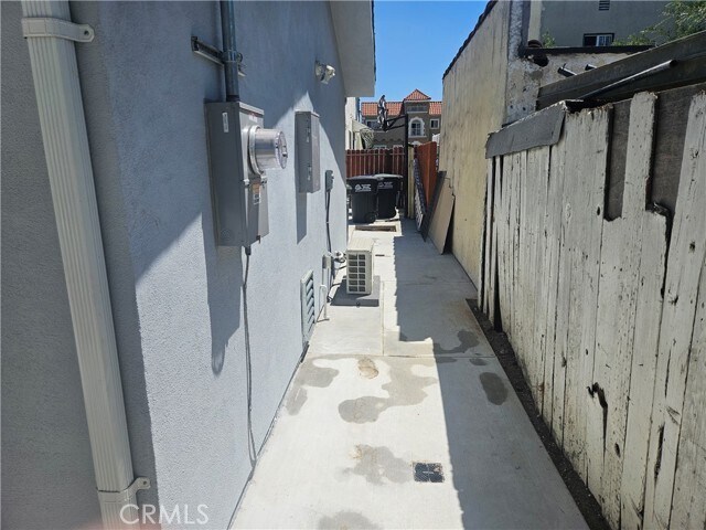 Building Photo - 1307 S Woods Ave