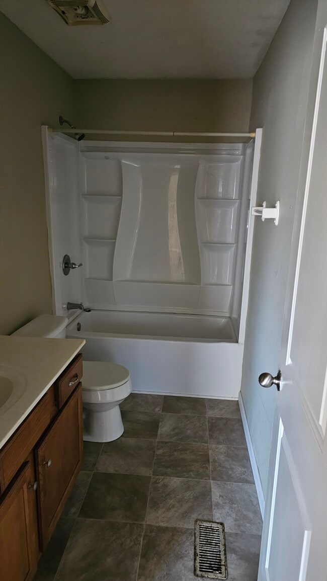 Building Photo - 111 Dixie Ct