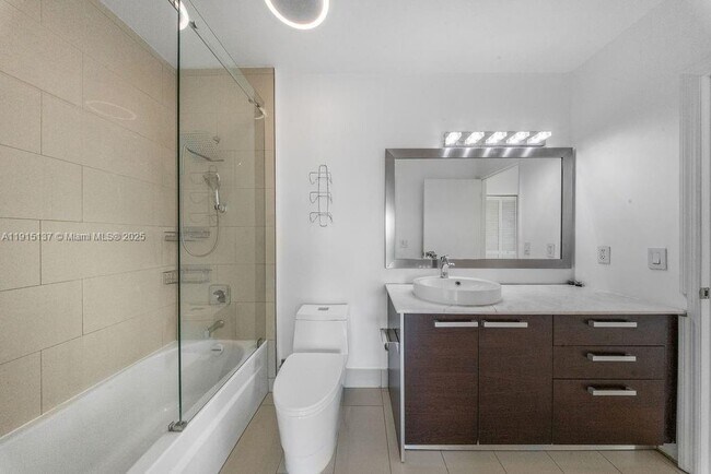 Building Photo - 2525 SW 3rd Ave