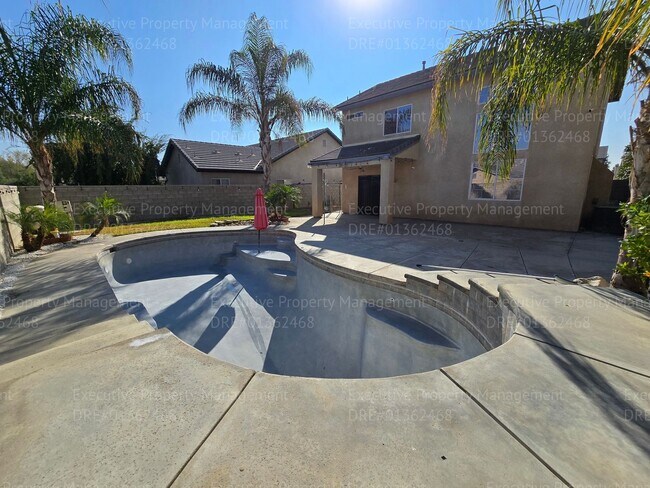 Building Photo - 3 bedroom/ 2.5 bathroom 2 story home.