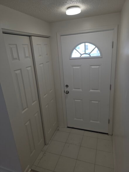 Building Photo - 130 Fairgreen Dr