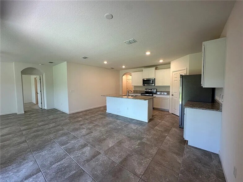Building Photo - 4131 Keeson Cir