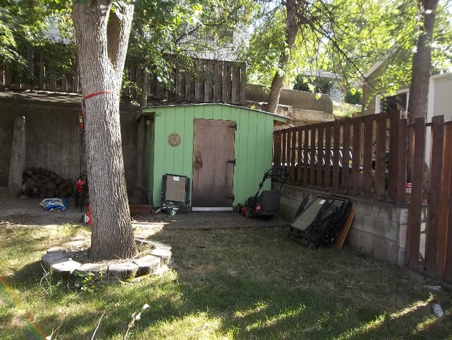 Building Photo - 212 7th St